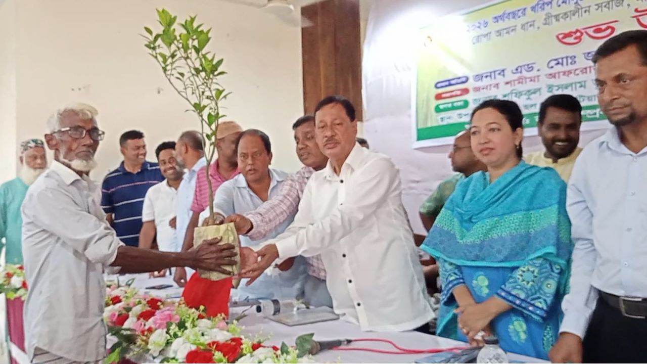 কটিয়াদীতে কৃষি প্রণোদনা পেলেন প্রায় সাড়ে ৩ হাজার কৃষক
