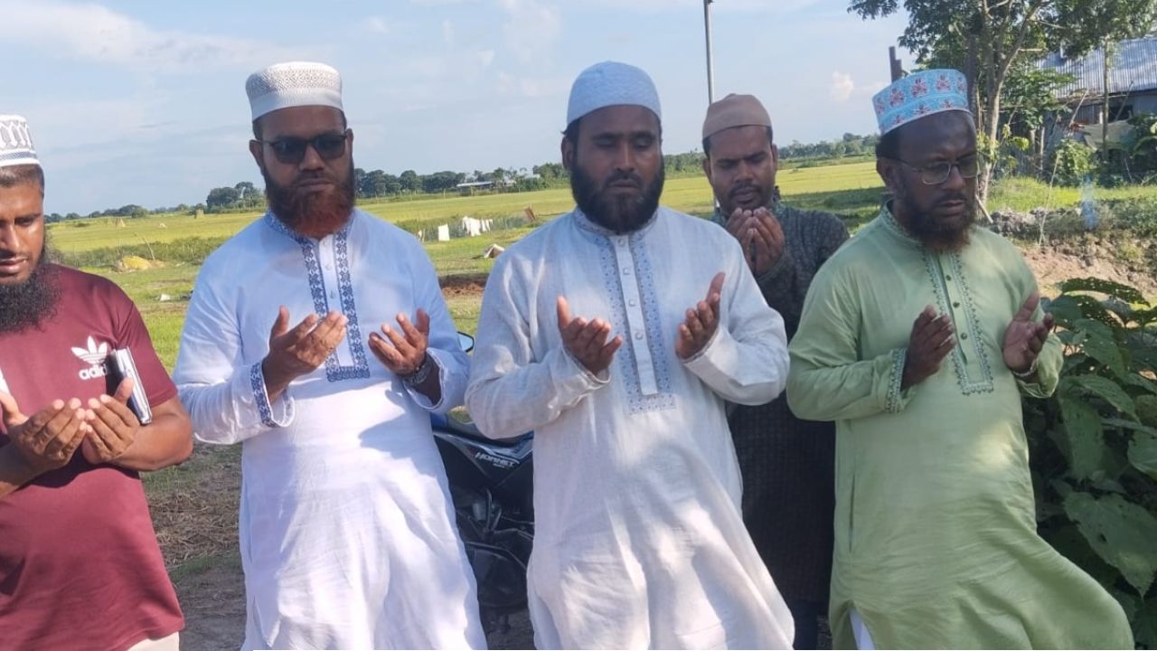শহীদ রাইসা মনির কবর জিয়ারত করেন উপজেলা জামায়াতের নেতৃবন্দ 