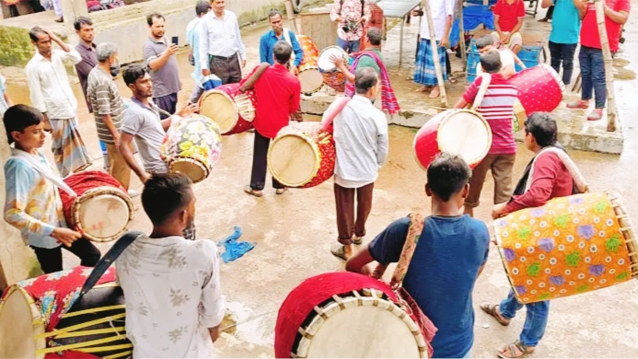 কটিয়াদীর ঐতিহ্যবাহী ঢাকের হাটে টয়লেট নির্মাণে এমপির ১ লাখ ২০ হাজার টাকা বরাদ্দ
